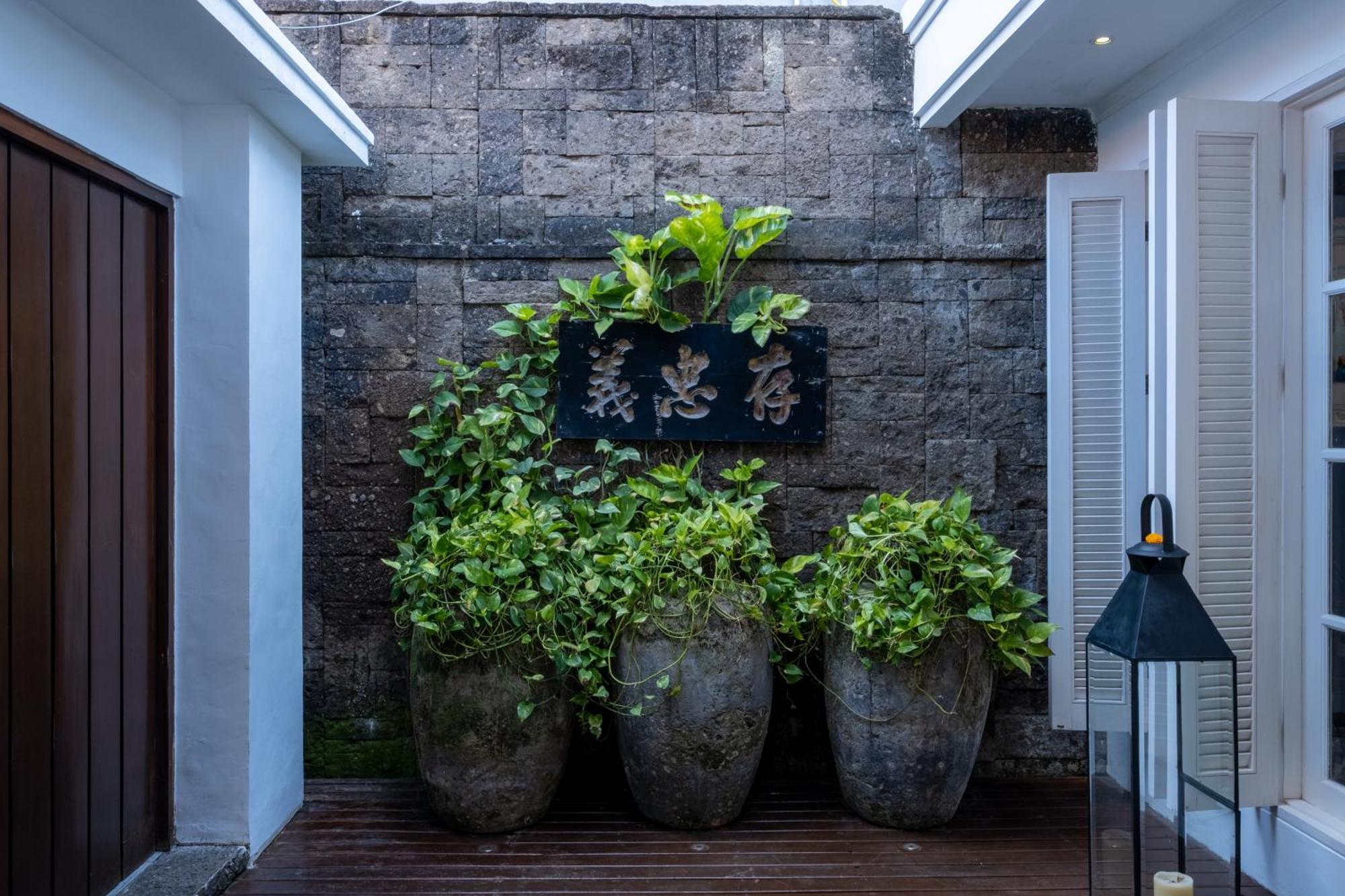 Mosan House - Unique Art-Filled Gem In Perfect Location A Short Walk From The Beach Or Seminyak Square Including Ac Office For Remote Working Eksteriør billede